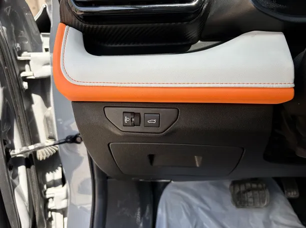 Car image 26