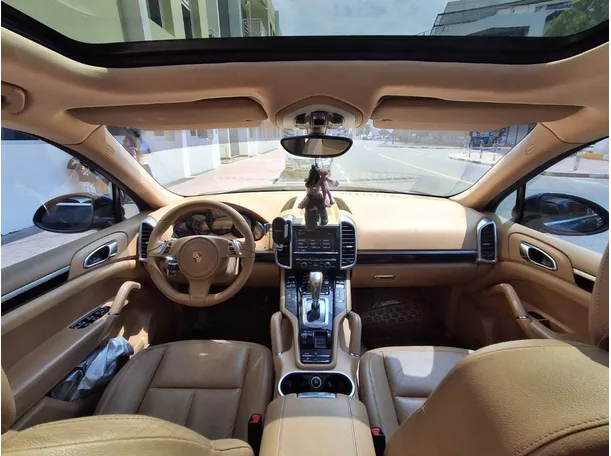 Car image 18