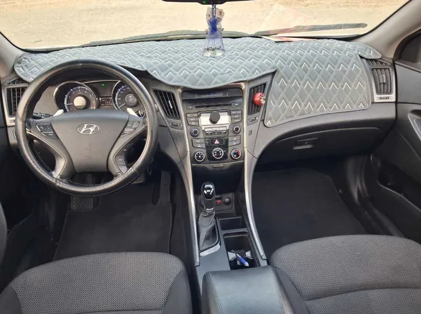 Car image 15