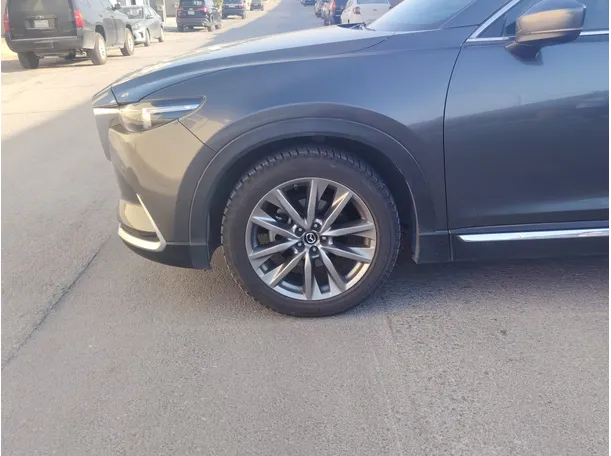 Car image 9