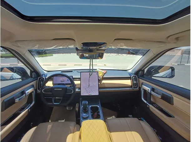 Car image 14