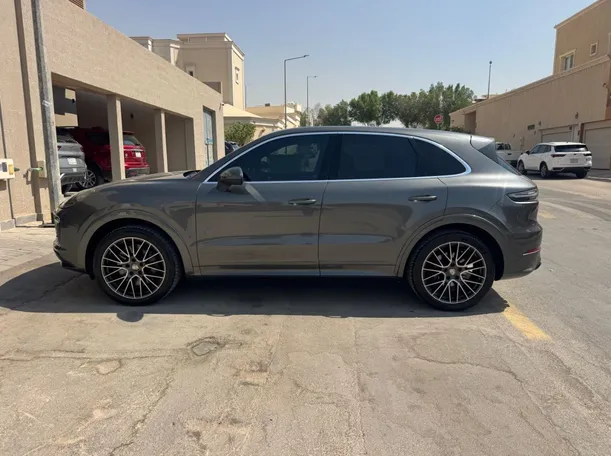 Car image 8