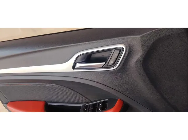 Car image 25