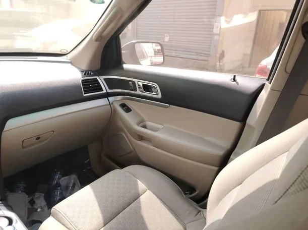 Car image 24