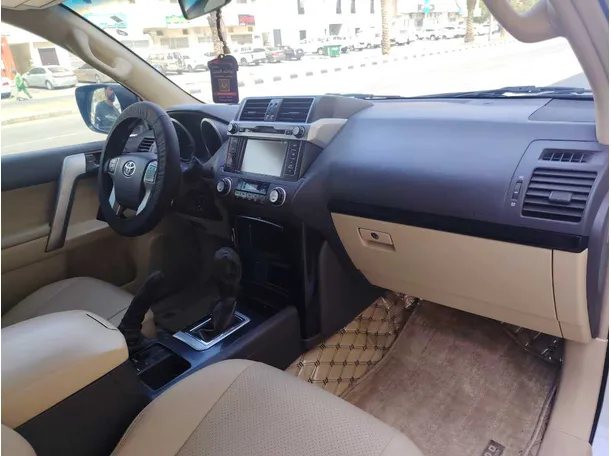 Car image 14