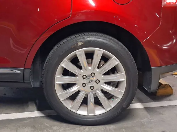 Car image 9