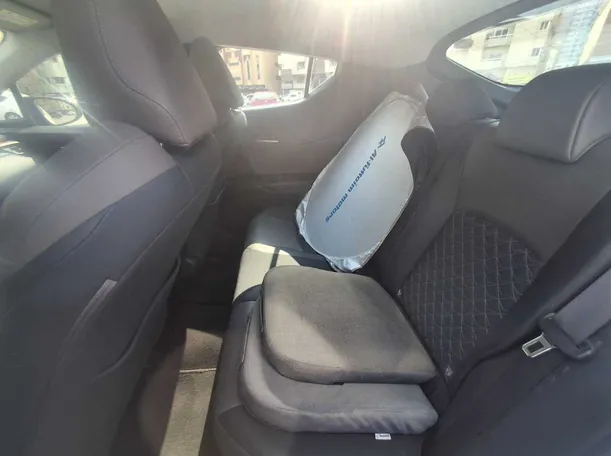 Car image 13