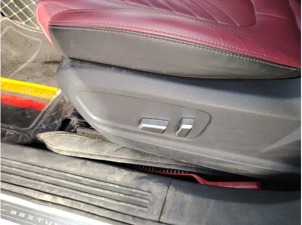 Car image 20