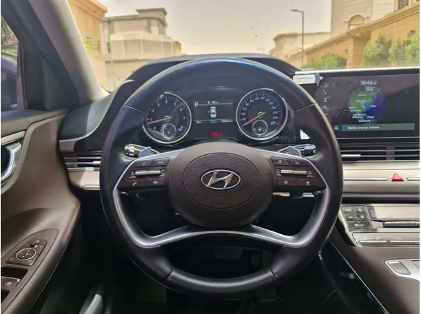 Car image 18