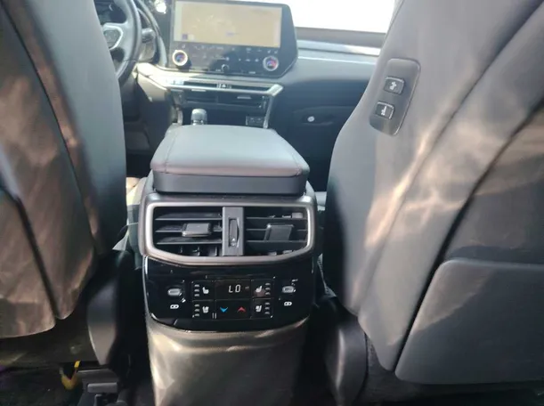 Car image 34