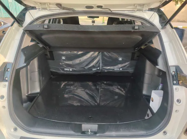 Car image 26