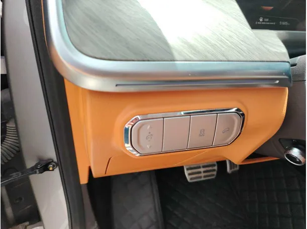 Car image 33