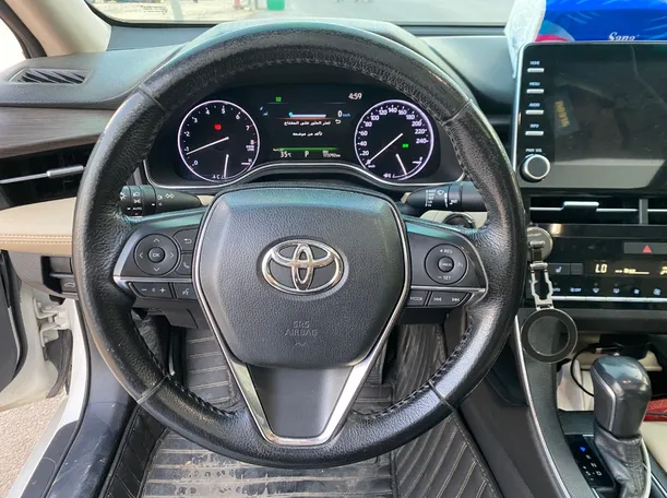 Car image 19