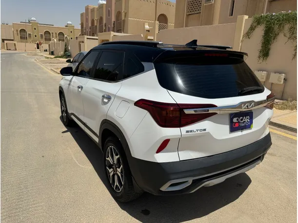 Car image 7