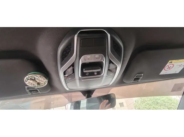 Car image 26