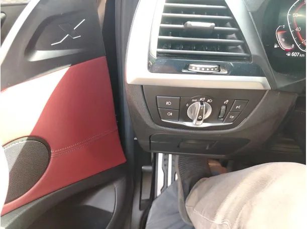 Car image 35