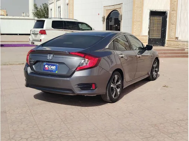 Car image 5