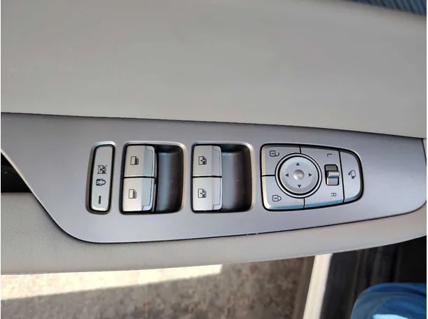 Car image 36