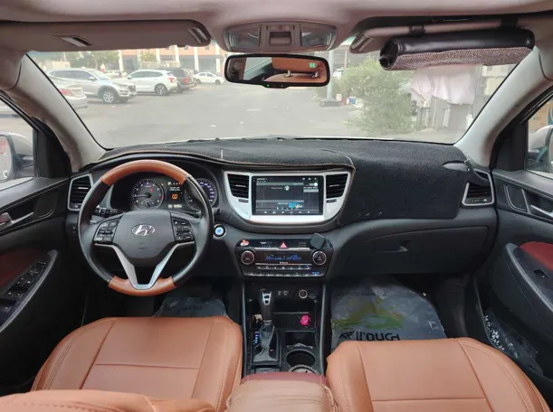 Car image 16