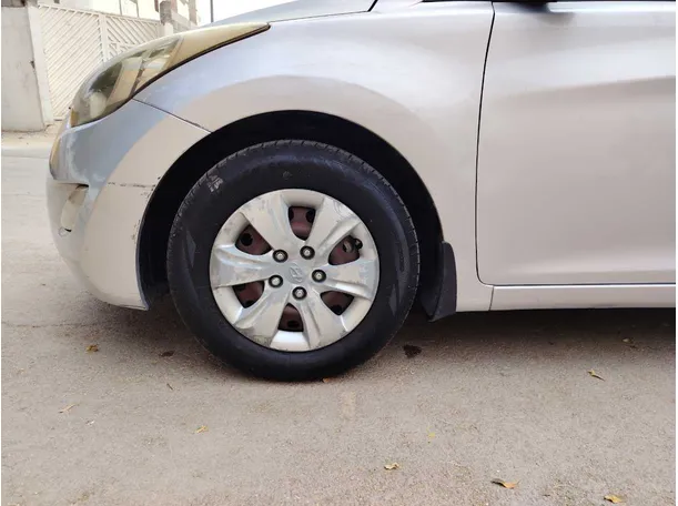 Car image 9