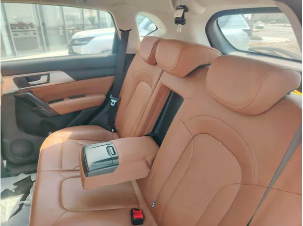 Car image 15