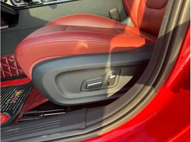 Car image 25