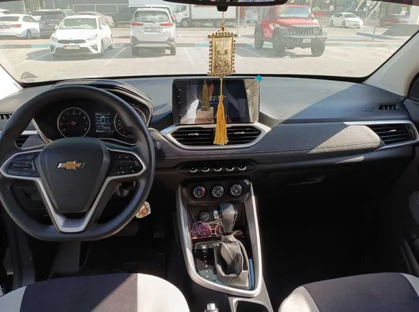 Car image 13