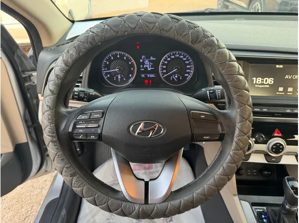 Car image 18