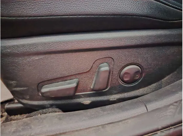 Car image 29