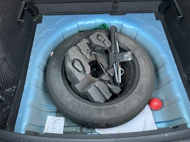 Car image 27
