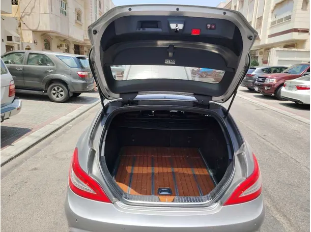 Car image 24
