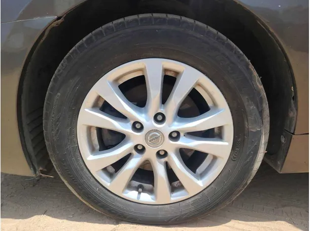 Car image 10