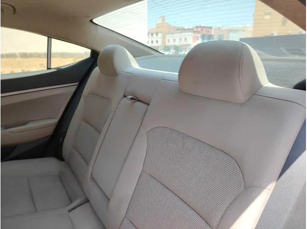 Car image 19
