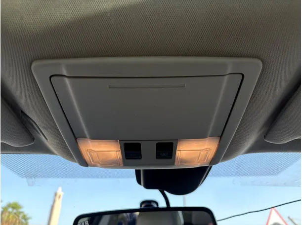 Car image 27