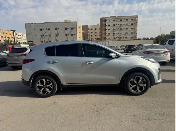Car image 4