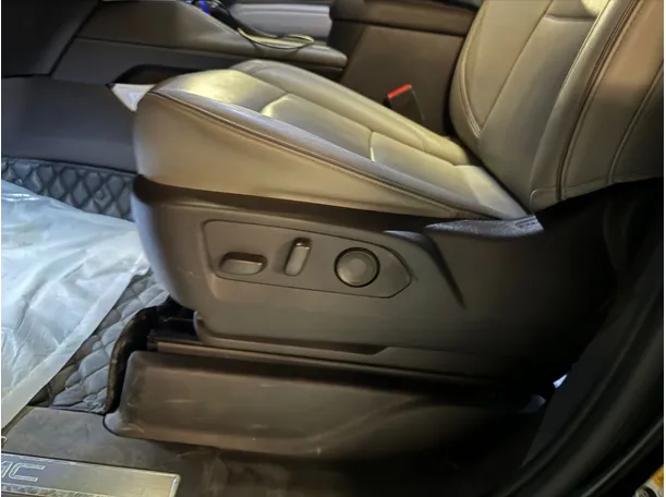 Car image 28