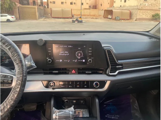 Car image 19
