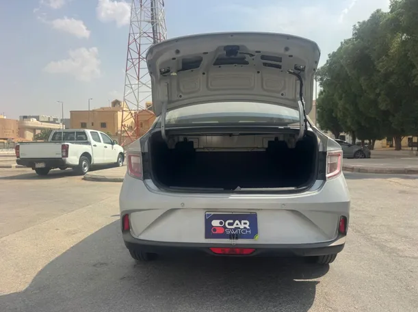 Car image 19