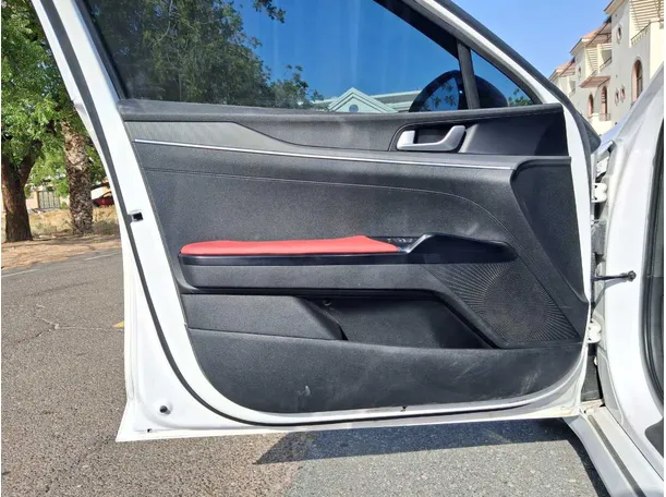 Car image 10