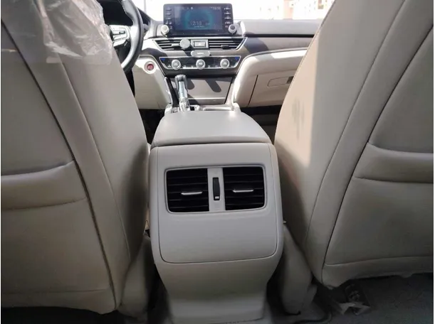 Car image 24