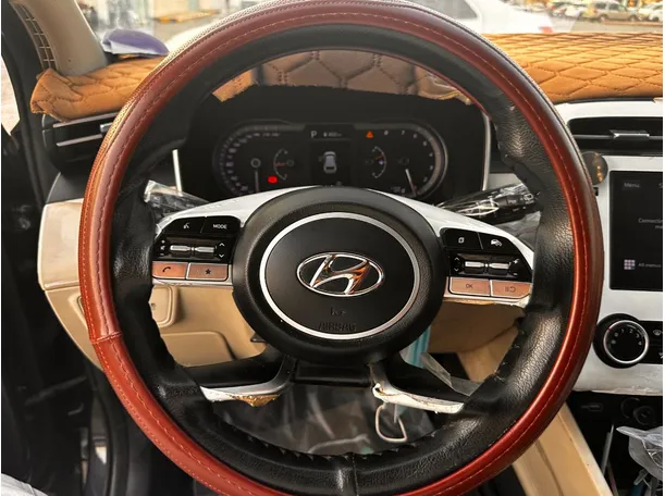 Car image 17