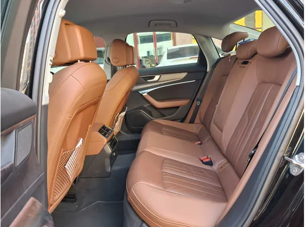 Car image 13