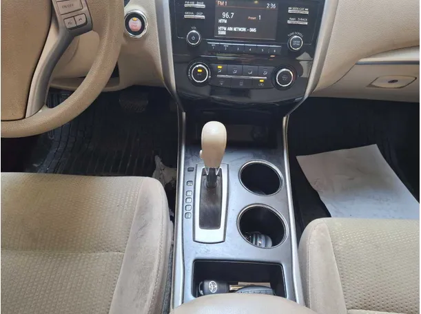 Car image 15