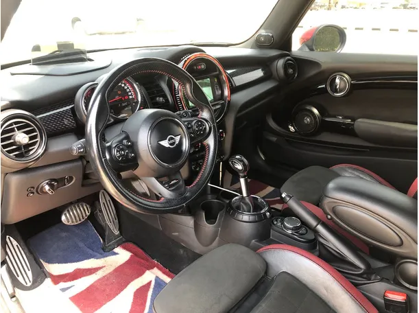 Car image 11