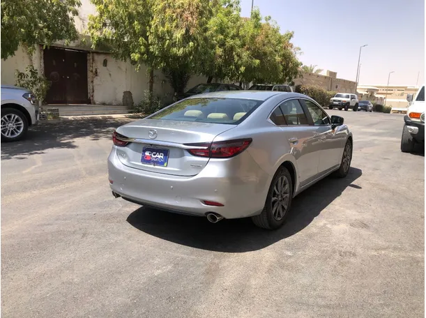 Car image 5