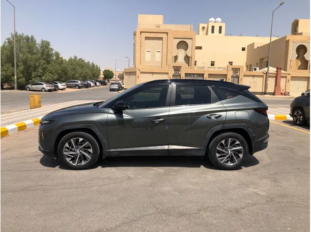Car image 8