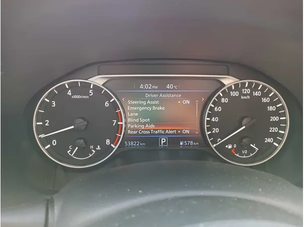 Car image 18
