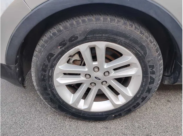 Car image 10