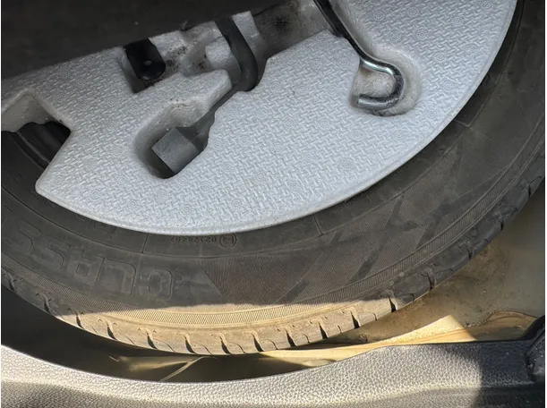 Car image 20