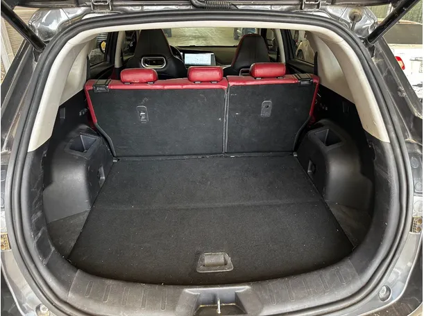 Car image 25